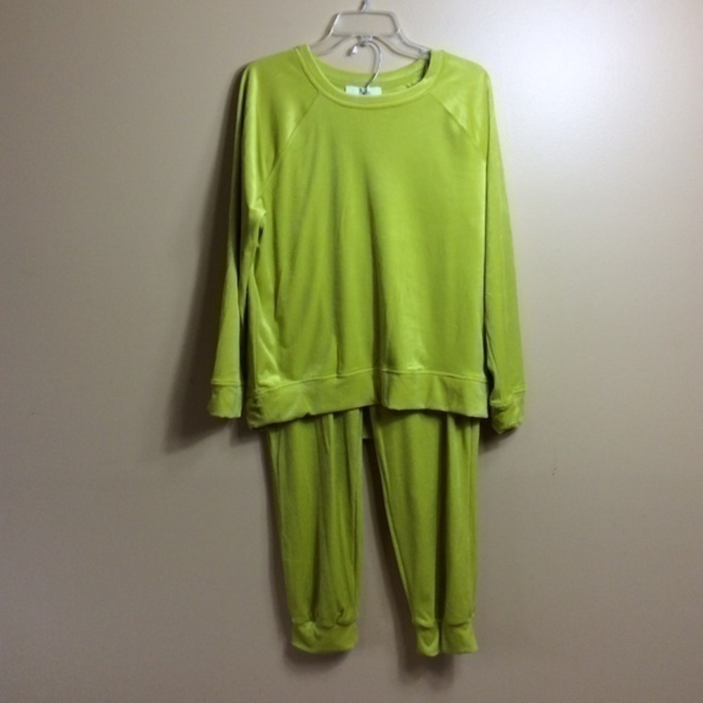 NWT Magaschoni citron lime green velour athleisure jogger set. Large